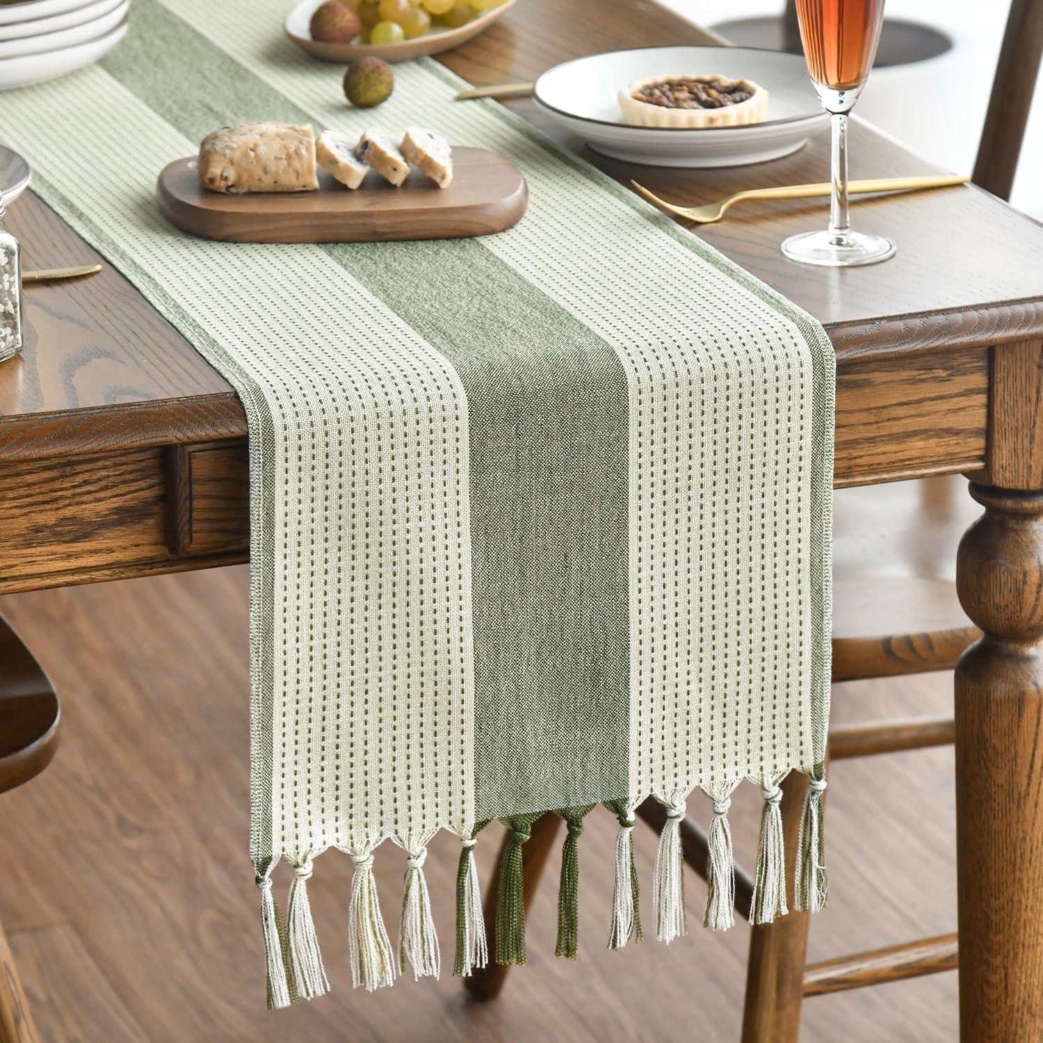 Boho Salbei Grün Landhausstil Tischläufer Quasten 33x183 cm