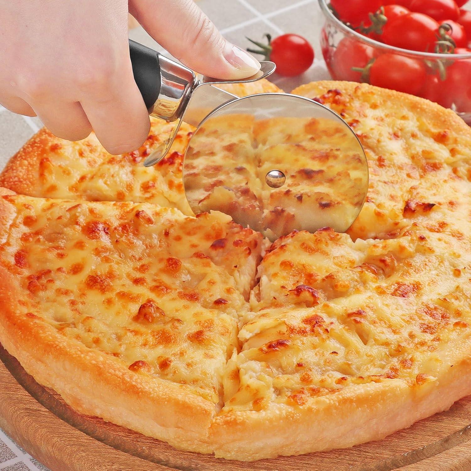 Pizzaschneider mit scharfer Edelstahl-Klinge, ergonomischem