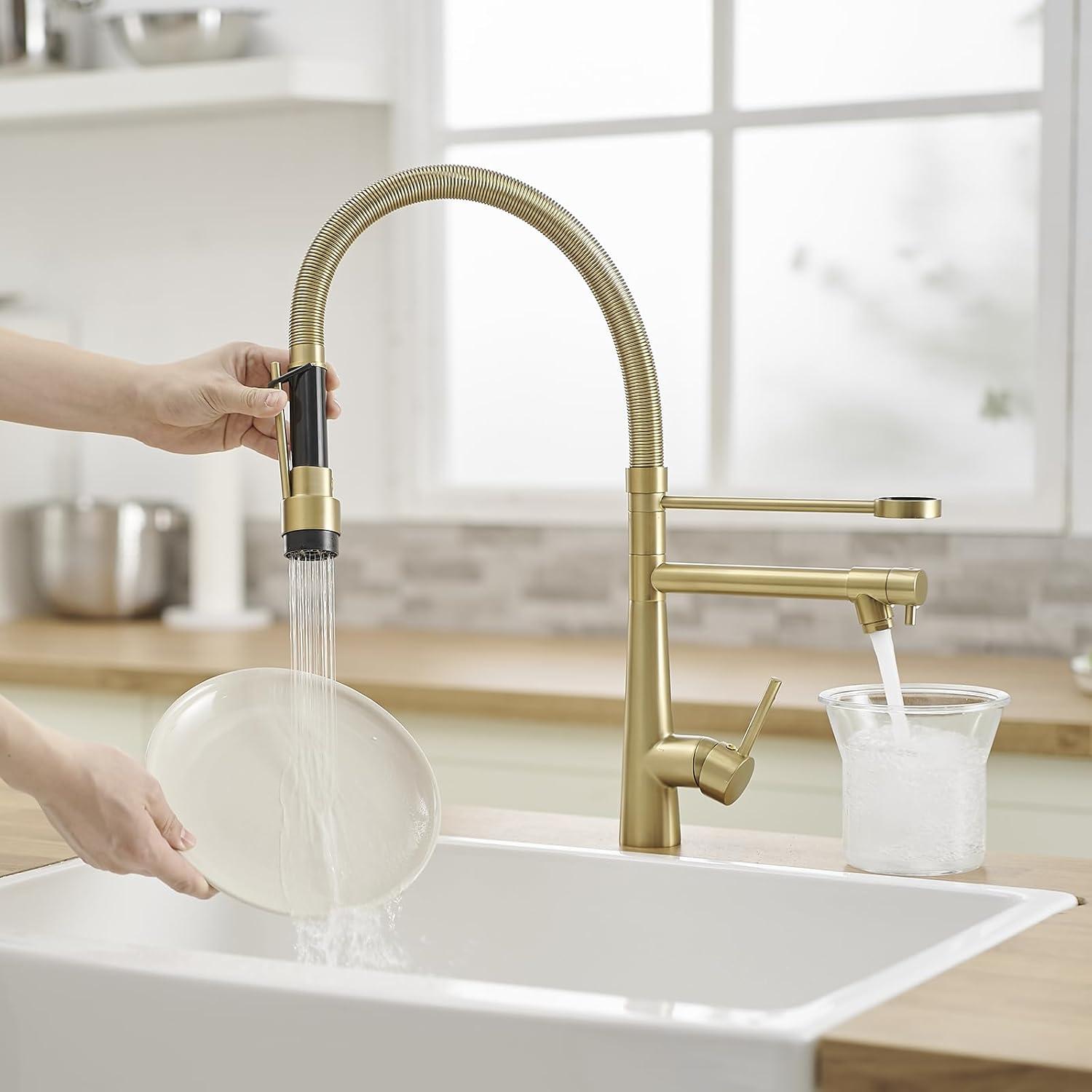 Große Küchenarmatur 360° Schwenkbar mit Spiralfeder 22,36 Zoll Gold