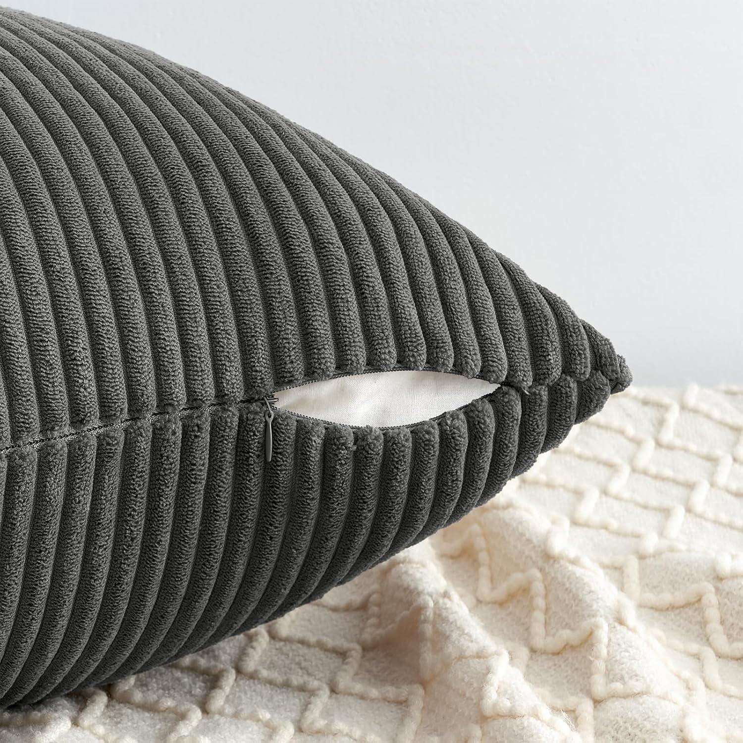 Kordsamt Kissenbezüge Dunkel Grau 50x50 4er Set - Deko für Sofa Schlafzimmer Kinder - Flauschig Gestreift 50x50cm