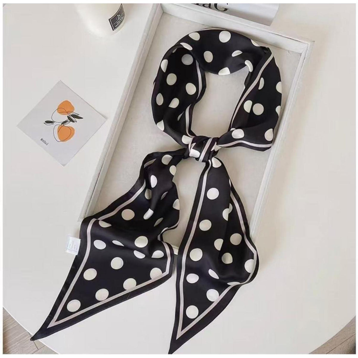 Langer Satin-Schal mit Polka-Dot-Muster und Bundfunktion