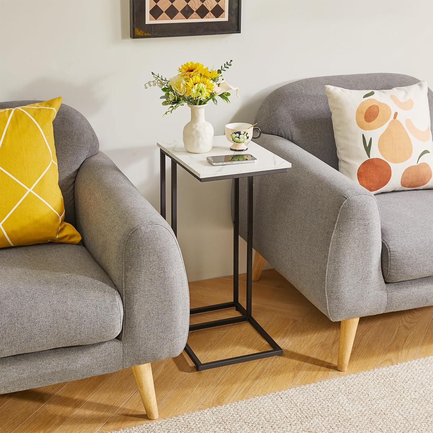 Aibiju Beistelltisch C Form mit Metallgestell, Weißes Marmormuster, Schwarzer Metallrahmen