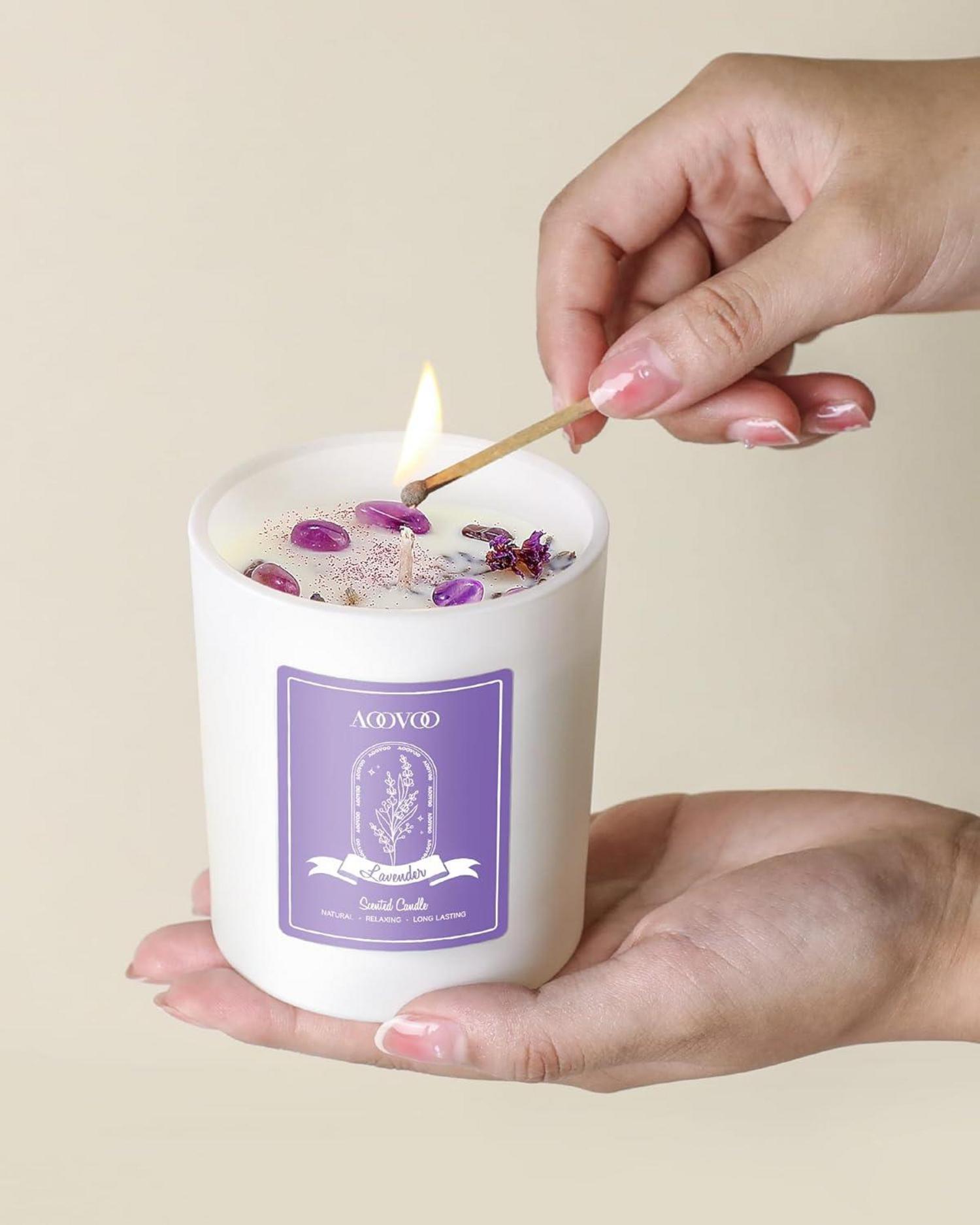 AOOVOO Duftkerze Lavendel mit Kristallen - Handgemachte Kerze im Glas, 280g