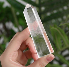 Kristallsäule Klarer Quarz 9-10cm Heilstein Hexagonal
