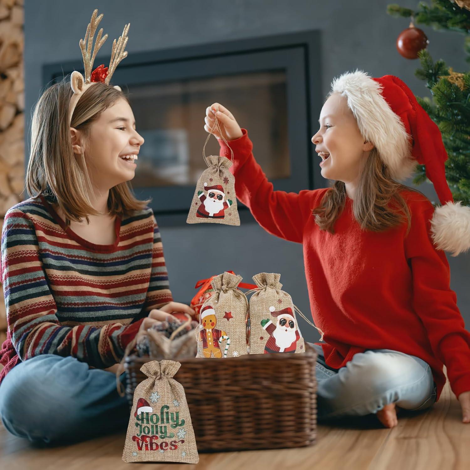 Weihnachts-Jutebeutel 12er Set mit niedlichen Motiven 10x15cm