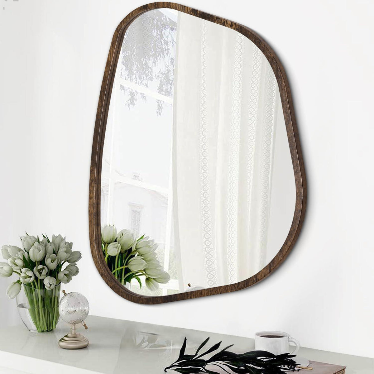 Asymmetrischer Wandspiegel mit Holzrahmen – Modern & Dekorativ