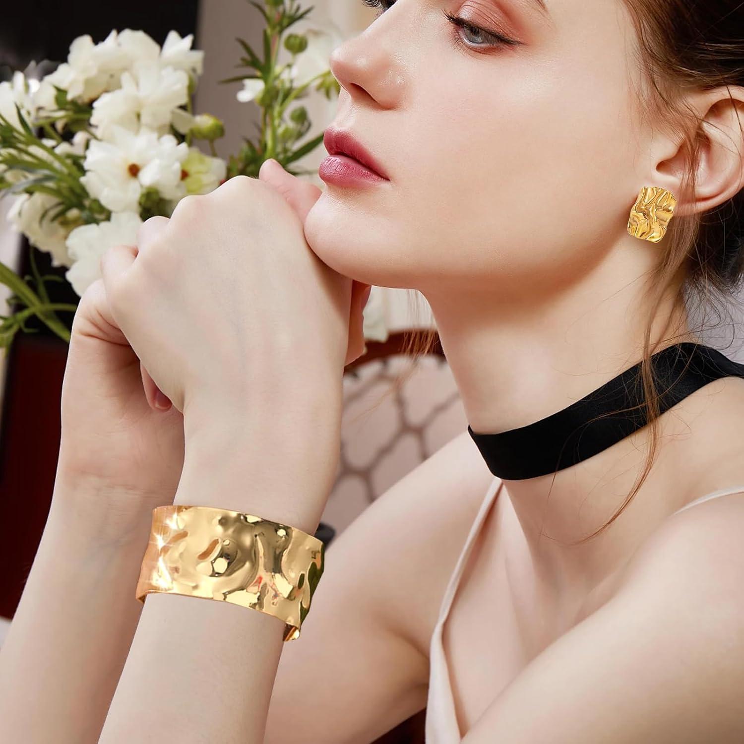 Breiter goldener Armreif und Ohrringe Set Damen Gold Armreif Offen
