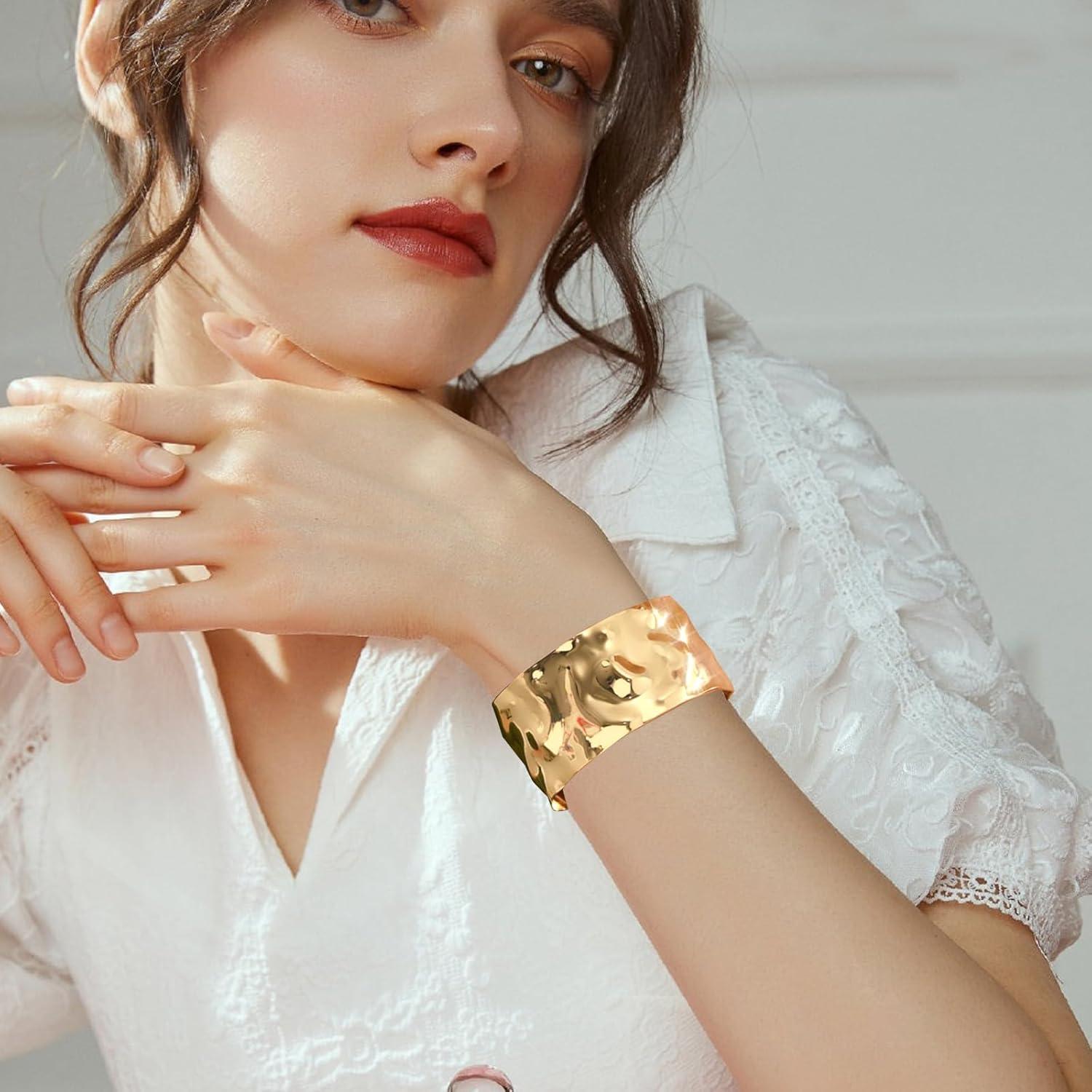LOCCY Gold Armreif Ohrring Set Damen Breit Verstellbar Manschette Teen Mädchen