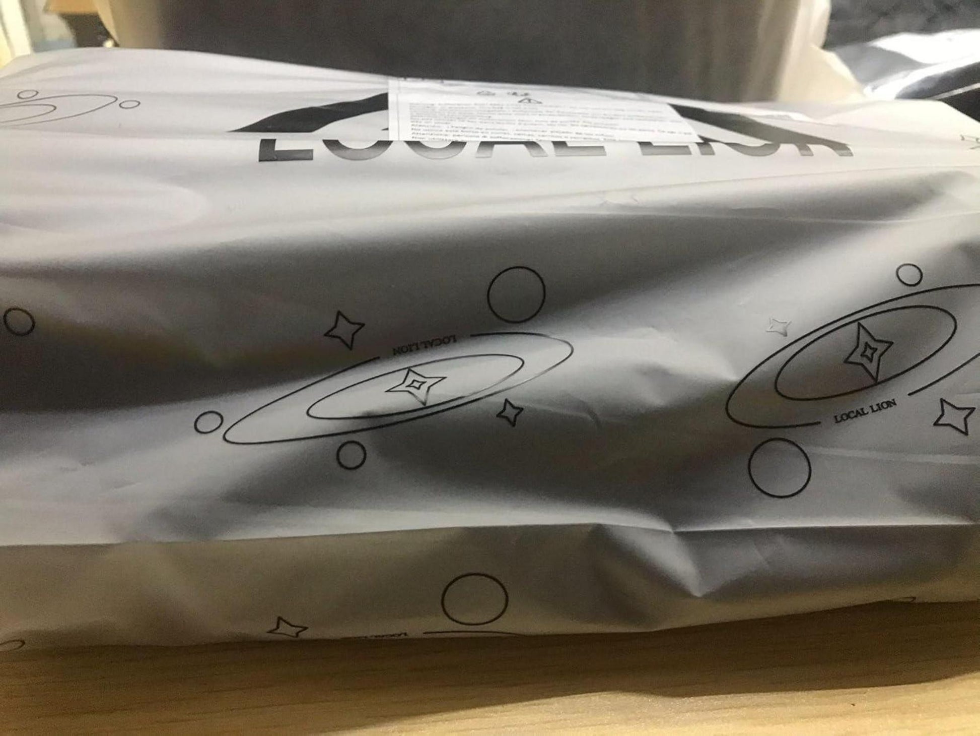 ONETOALL Fahrradrucksack klein 10L wasserdicht mit Regenschutz und Helmnetz