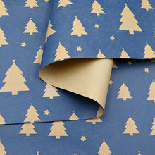 Blaues Weihnachtsgeschenkpapier mit Weihnachtsbaum-Muster