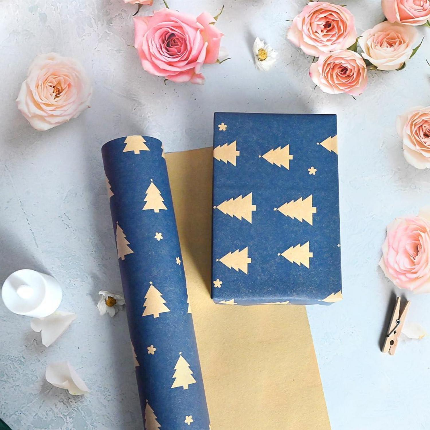 Blaue Kraft-Geschenkpapierrolle mit Weihnachtsbaum-Design 15m
