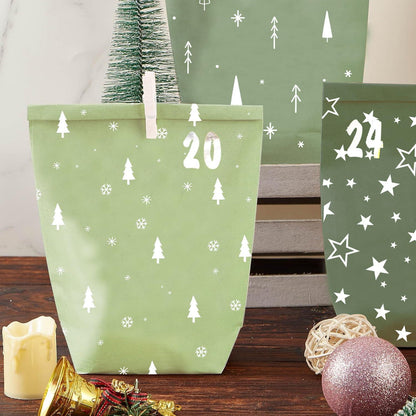 Adventskalender grüne Papierbeutel zum Selbstbefüllen 24 bedruckte