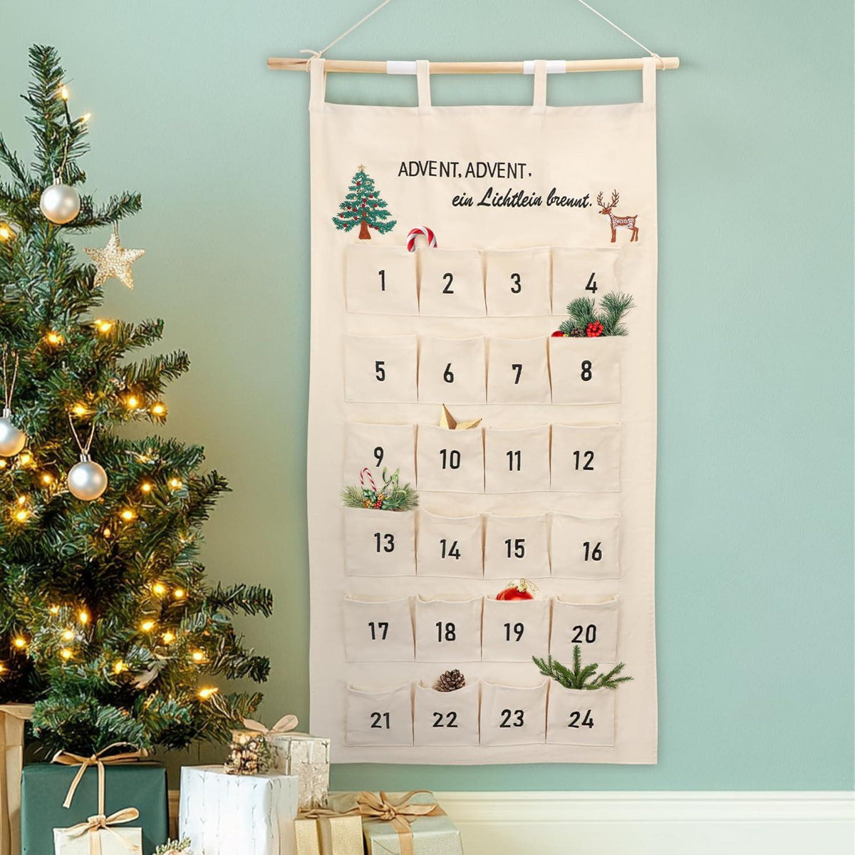 Stoff-Adventskalender mit gesticktem Adventsreim und 24 großen Taschen