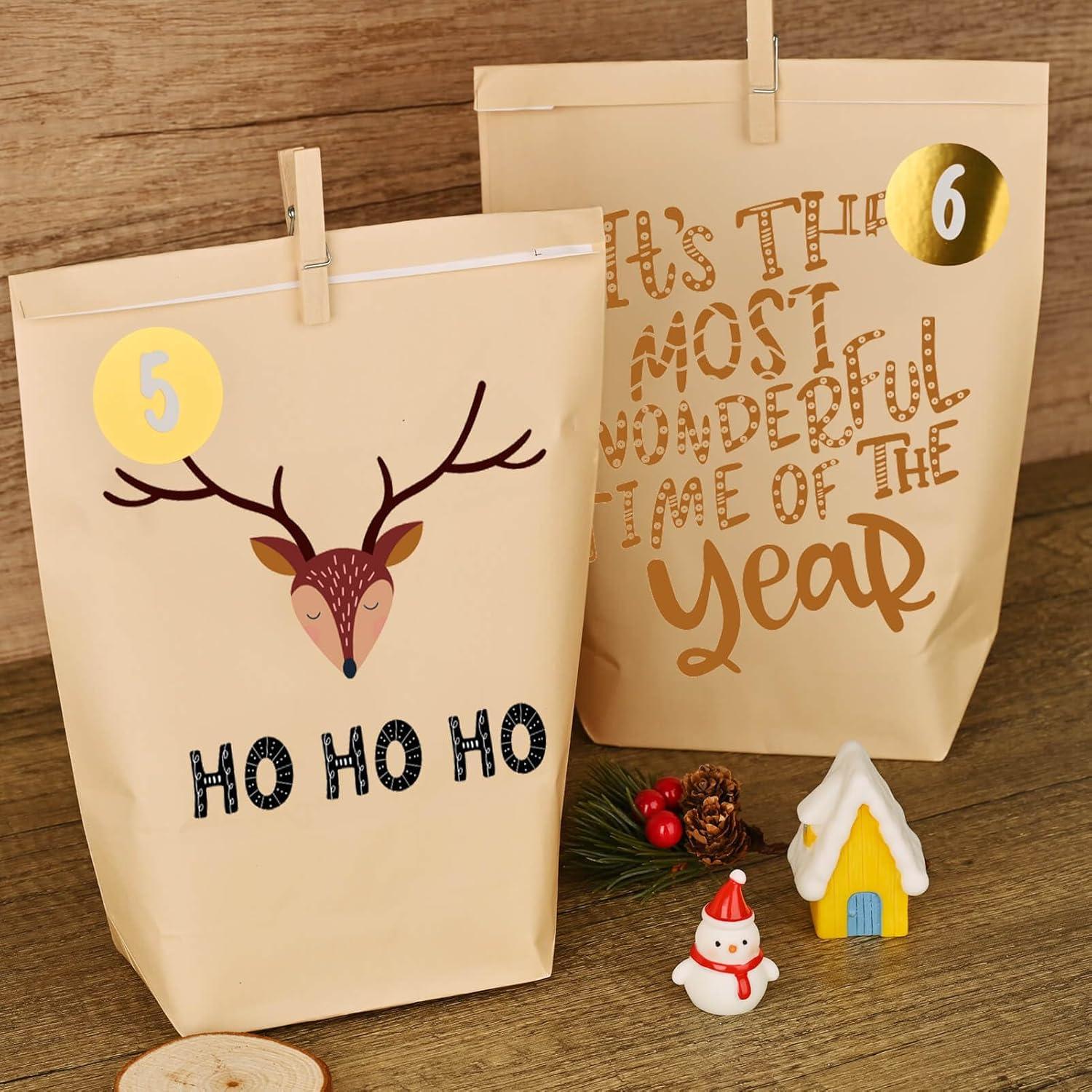 Adventskalender Bastelset mit 24 Papier Weihnachtstüten, Holzklammern und nummerierten Aufklebern