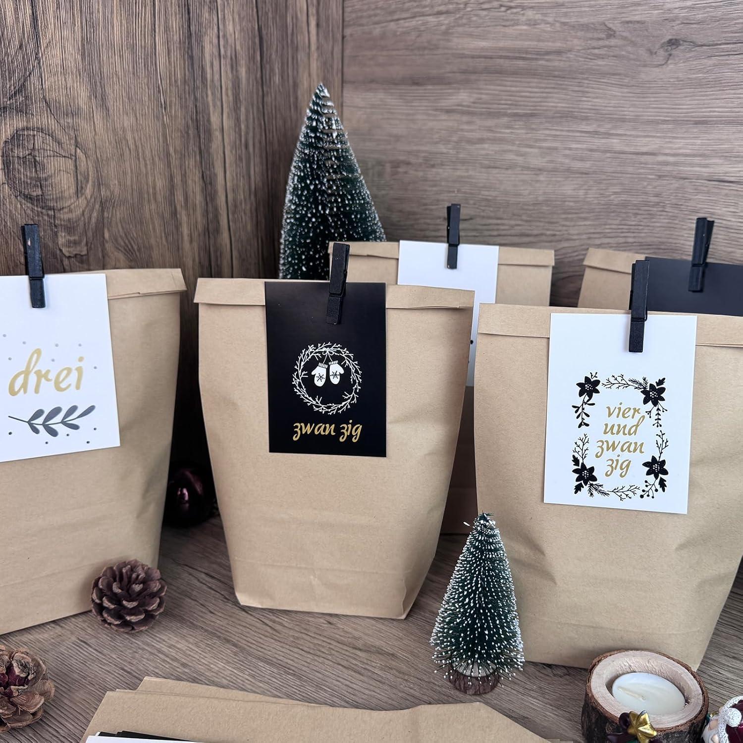 Adventskalender mit bedruckten Kraftpapiertüten und Karten - DIY Weihnachtskalender