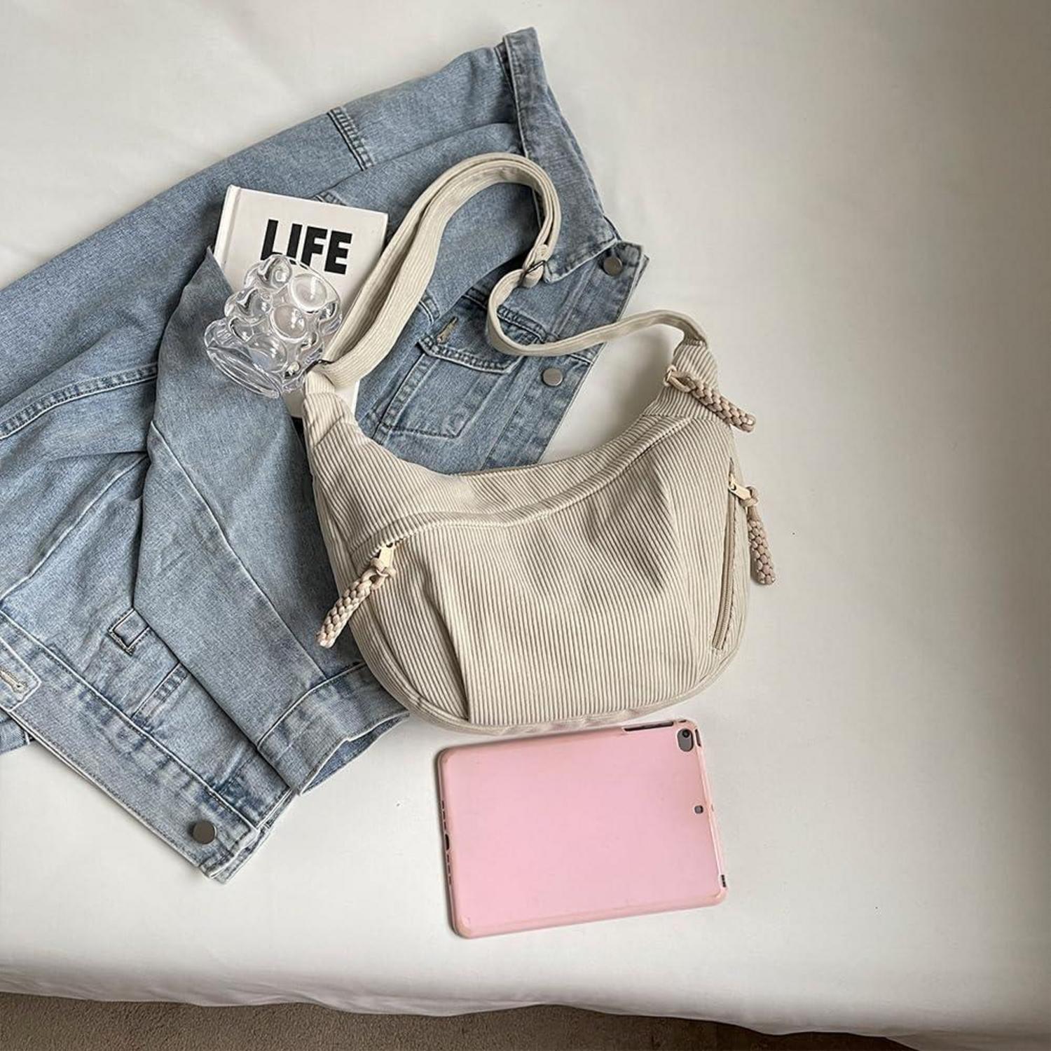 Große Nylon Umhängetasche Beige Damen Schultertasche Halfmoon Hobo Crossbody Bag