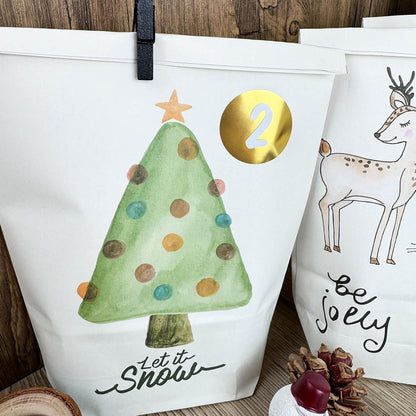 Adventskalender mit Aquarellmotiven und Kraftpapiertüten