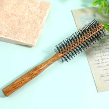 Kleine runde Haarbürste mit Holzgriff und Nylonborsten