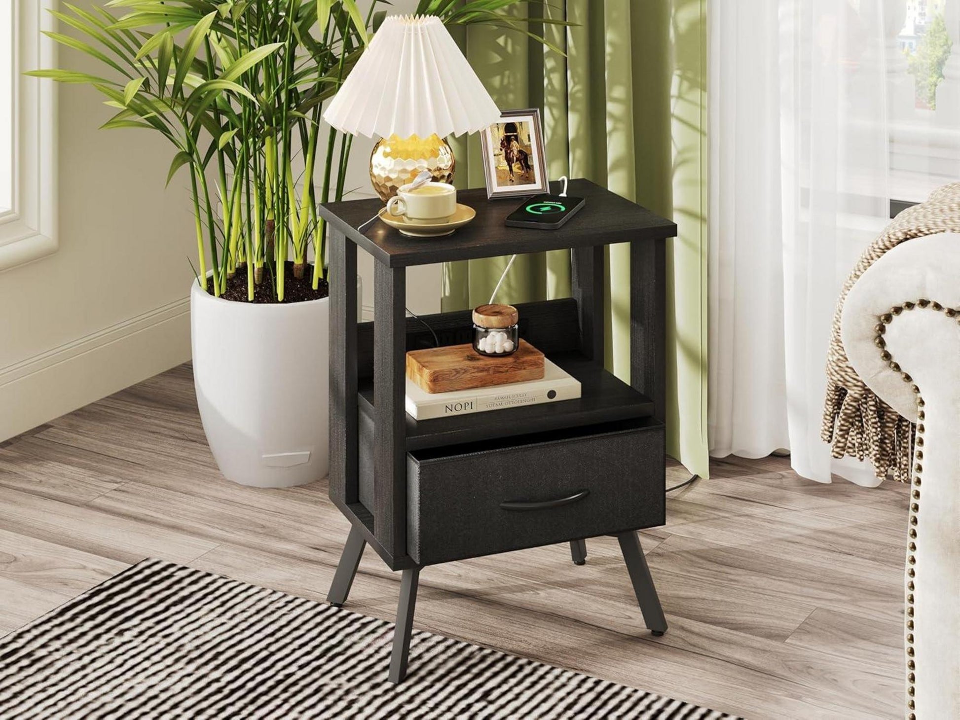 Schwarzer Beistelltisch mit Stoffschublade und offenem Regal - Modernes Design