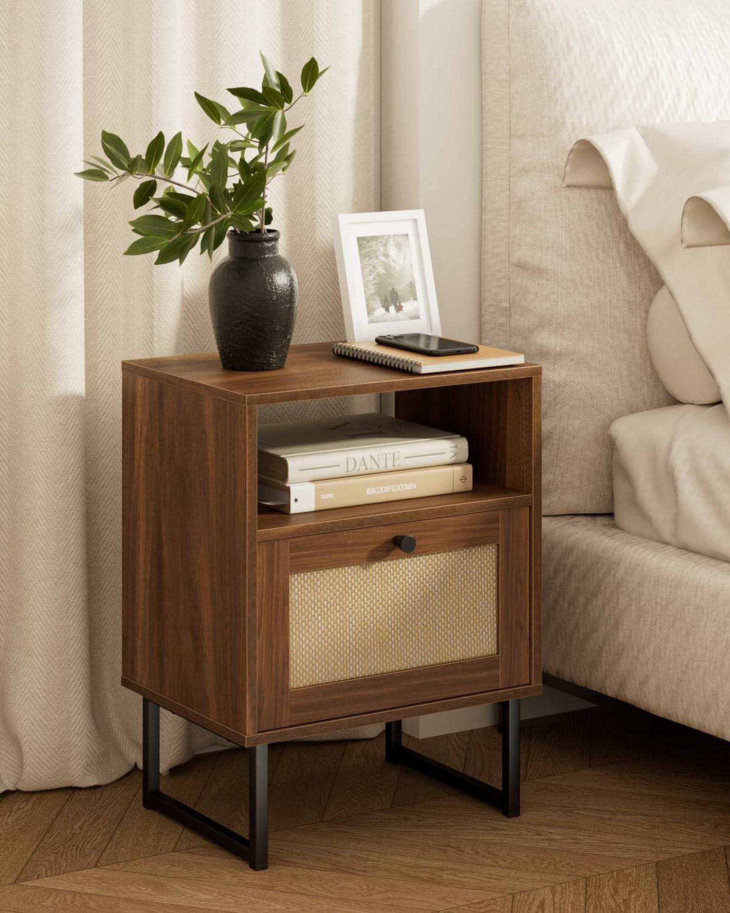 Moderne Rattan Nachttisch mit Schublade und Regal, Braun