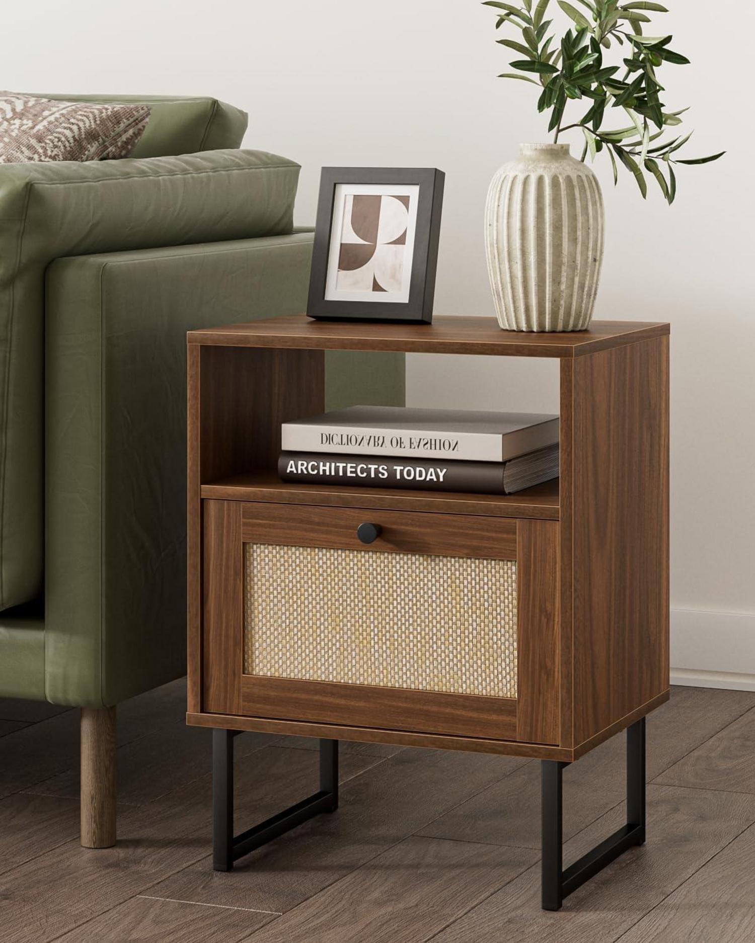 HEYZOEY Rattan Nachttisch mit Schublade und Regal, Boho Bauernhof Holz, Gold Frame - Braun