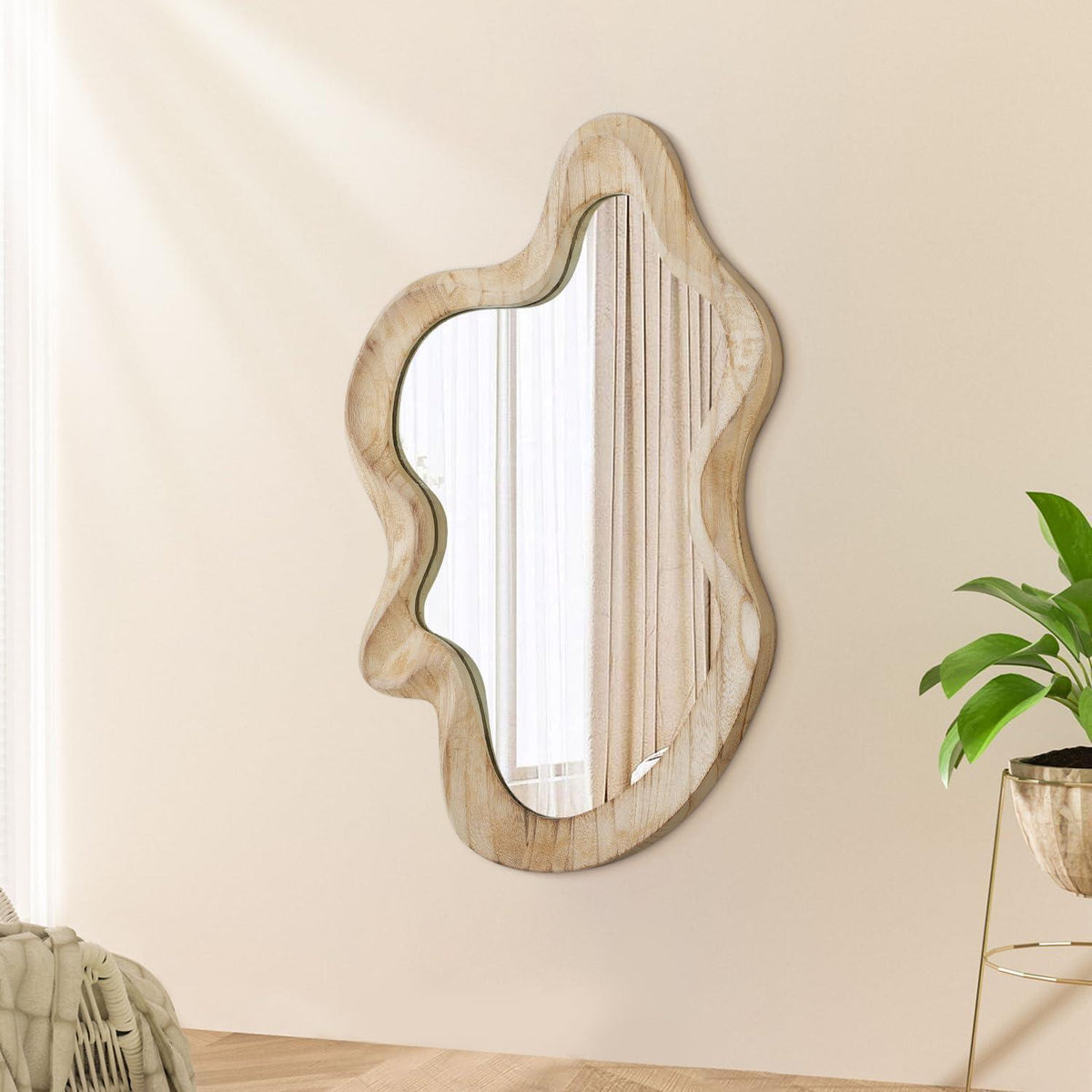 Asymmetrischer Wandspiegel mit Holzrahmen – Dekorativer Wolkenspiegel