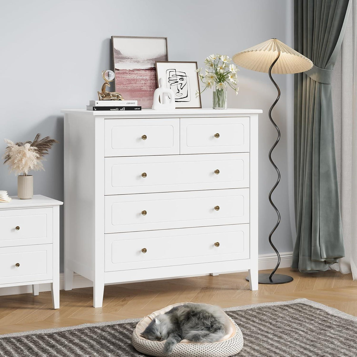 Weißes Schlafzimmer-Set mit Kommode & 2 Nachttische