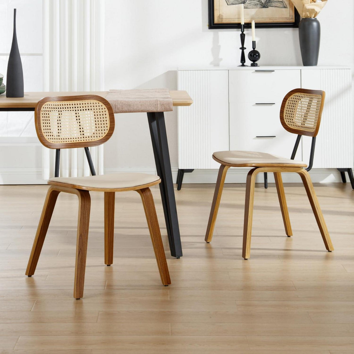 Esszimmerstühle 2er Set Rattan Rückenlehne Holzbeine in Lederoptik