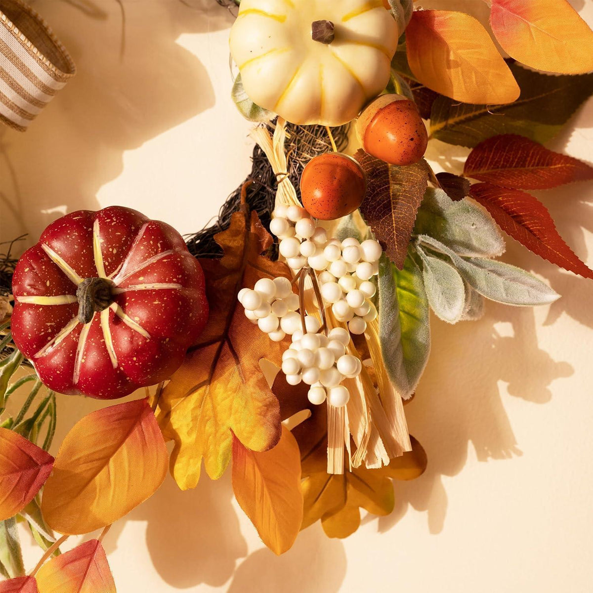 Herbstkranz 45cm mit Kürbis, Ahornblatt & Beeren für Tür