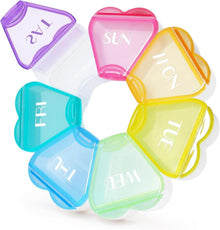 Herzförmige Pillenbox mit 7 Fächern, reisefreundlich & farbcodiert