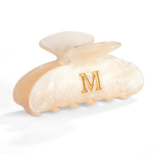 Damen Acryl-Haarklammer mit Buchstabe M, Geschenkidee Beige