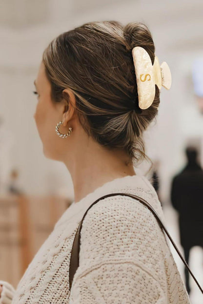 Damen Haarklammer Buchstaben Acryl Beige Gold-Detail