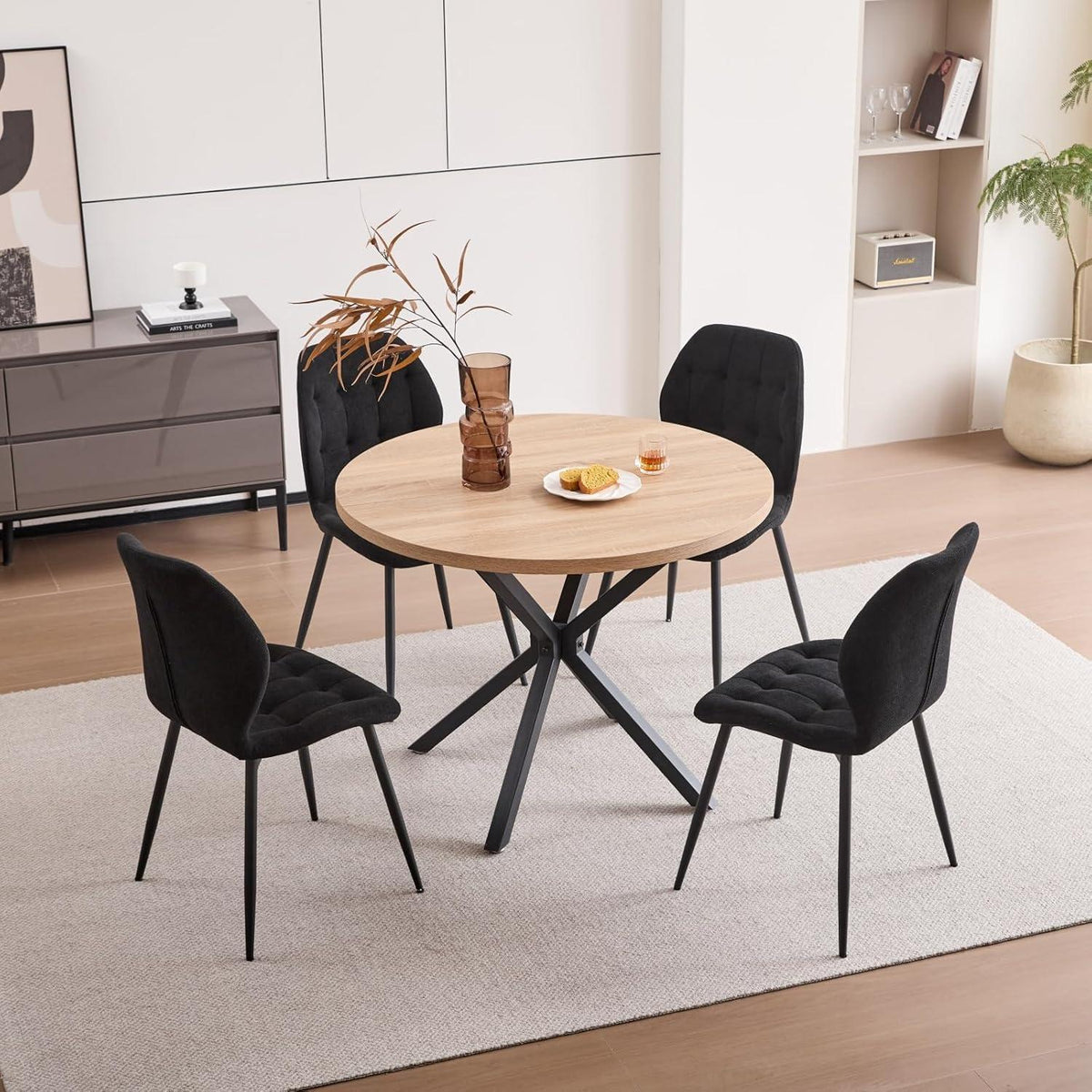 Nordischer Esszimmerstuhl Set 4er – Schwarze Metallbeine & Komfort