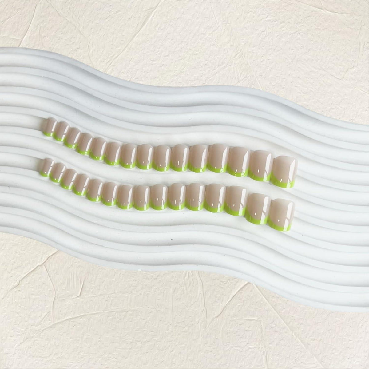 Neon Grün French Tip Nägel zum Aufkleben – Kurz & Eckig