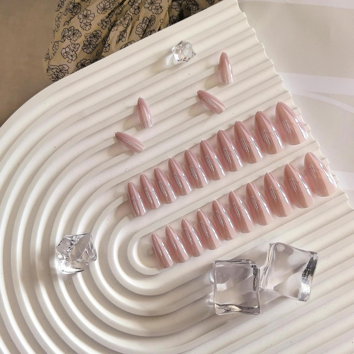 Glitzernde Altrosa Press On Nails – Mandelform, 24 Stück