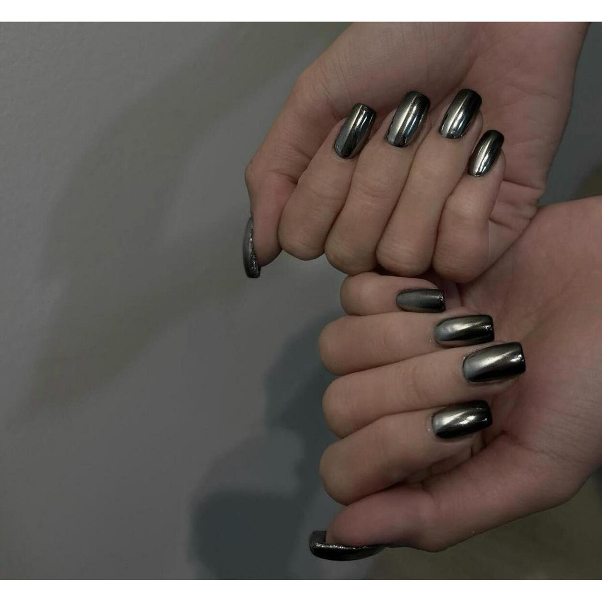 Chrome Press On Nails - Metallic Schwarz, Kurz & Eckig