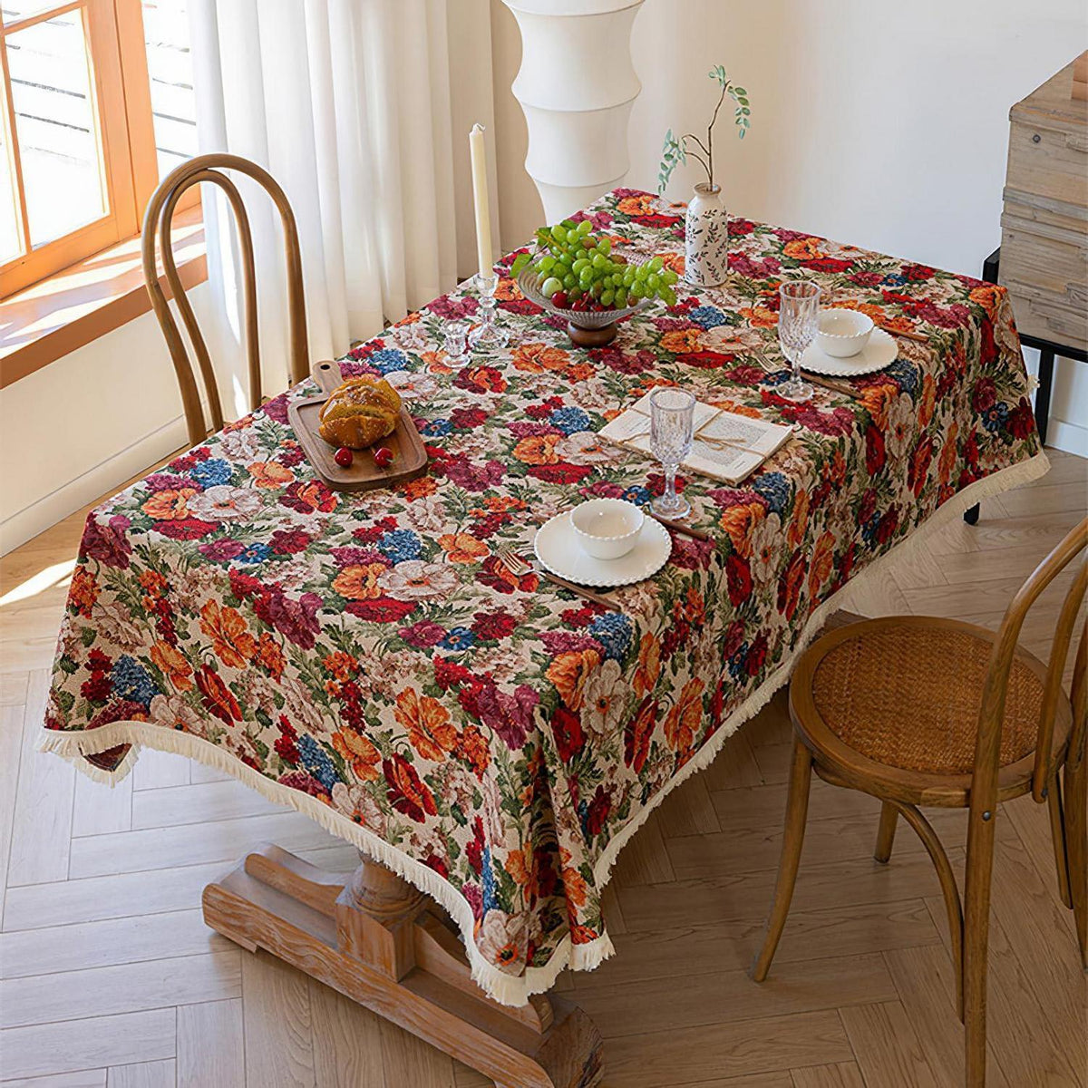 Vintage Blumen Tischdecke quadratisch mit Quasten – 140x140 cm