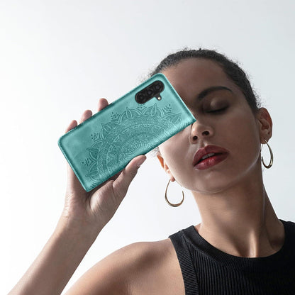 Hülle für Samsung Galaxy A36 5G mit Kartenfach, Grün in Lederoptik