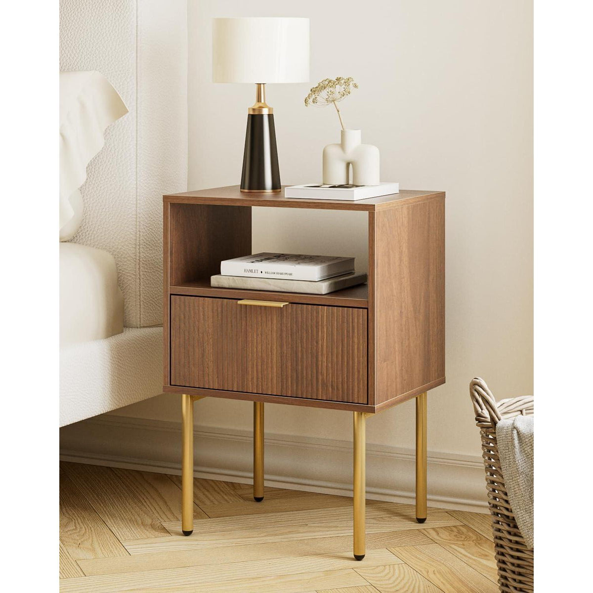Nachttisch mit Schublade und Ablage, Nussbaum, Modern Boho