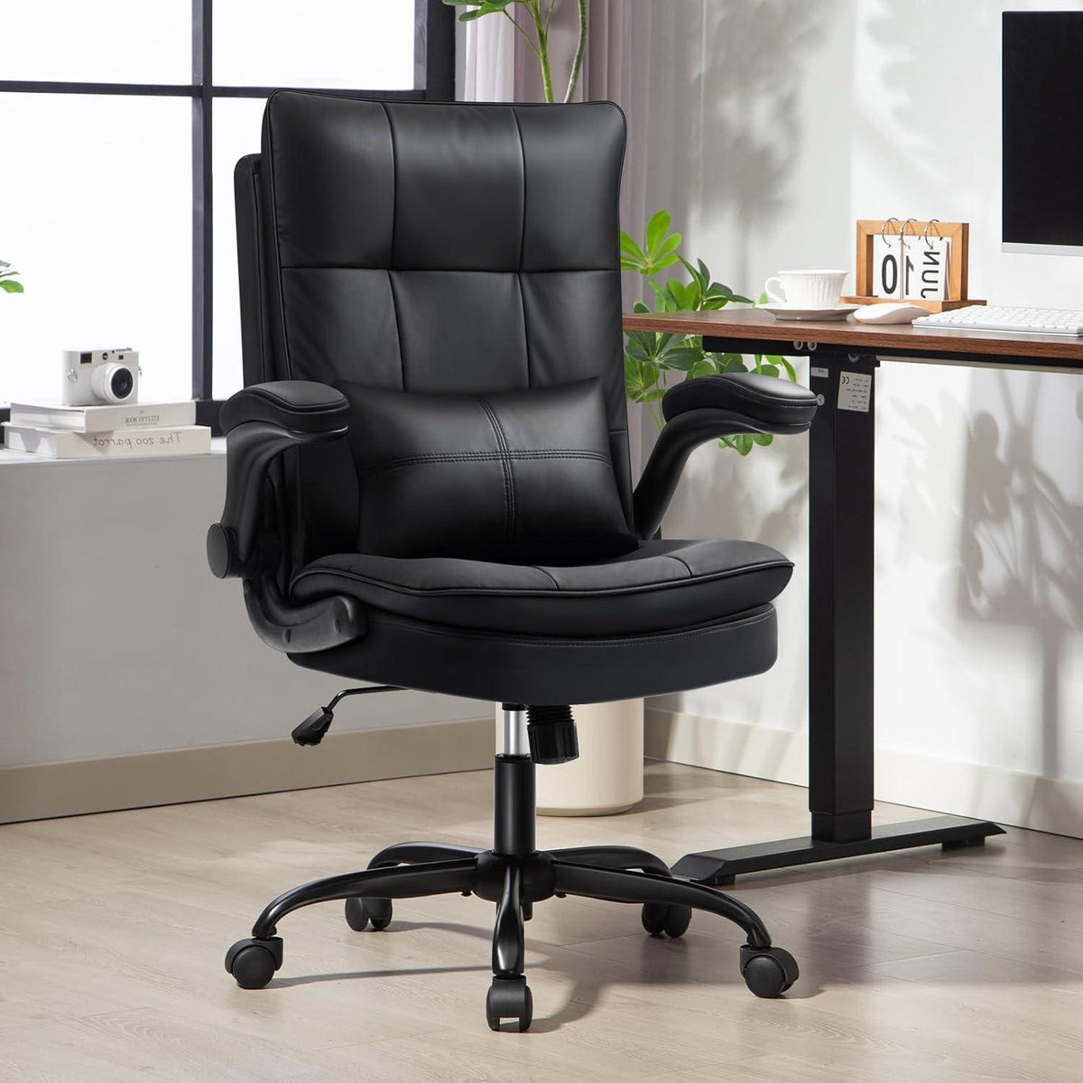 Ergonomischer Bürostuhl mit hoher Rückenlehne und Wippfunktion