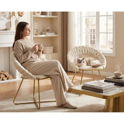 Beiger Loungesessel mit Samt & Goldbeinen