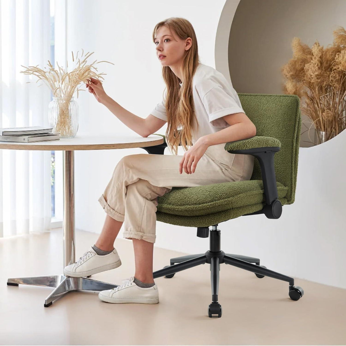Ergonomischer Bürostuhl mit Armlehnen, Schneidersitz, Grün
