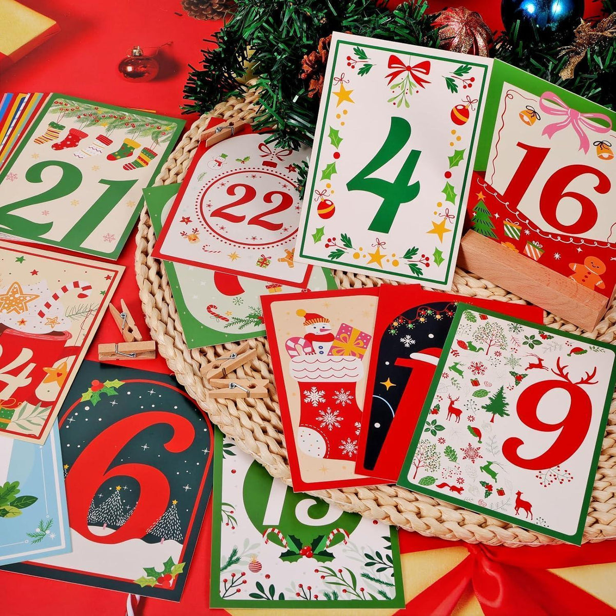 Achtsamkeits-Adventskalender mit 24 Karten & Holzständer