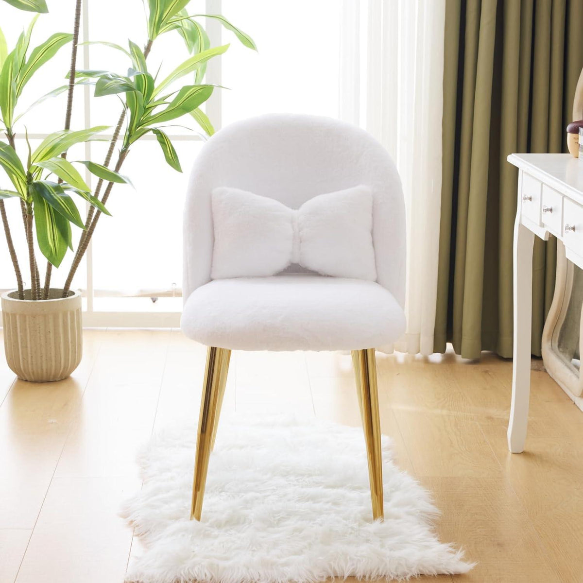 Verstellbarer Sessel mit Kunstfell – Weißer Loungesessel
