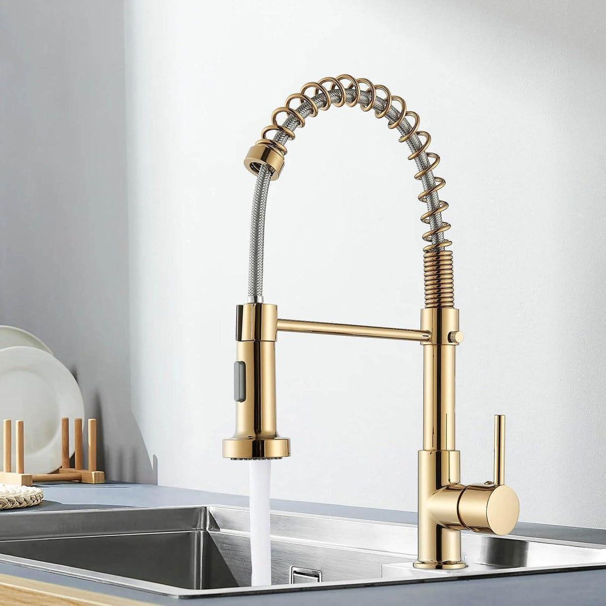 Goldene Küchenarmatur mit Auszug & 2 Sprühfunktionen