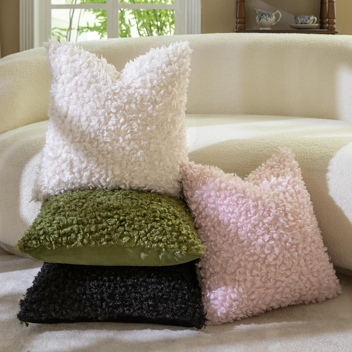 2x Kissenbezug 55x55 cm Creme Bouclé Faux Fell