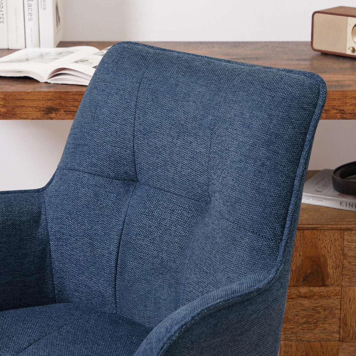 Drehbarer Sessel Blau Bouclé – Wohnzimmerstuhl mit Eichenholzbeinen