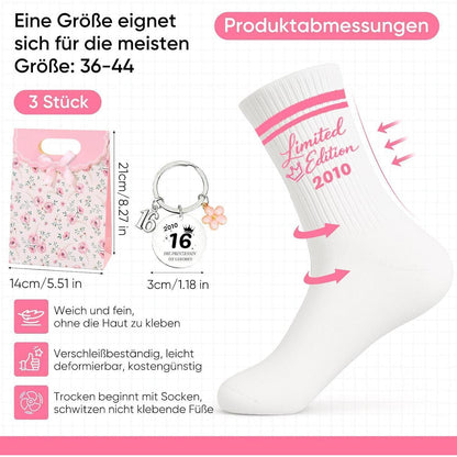16. Geburtstag Geschenkset Mädchen – Baumwollsocken & Schlüsselanhänger 2010