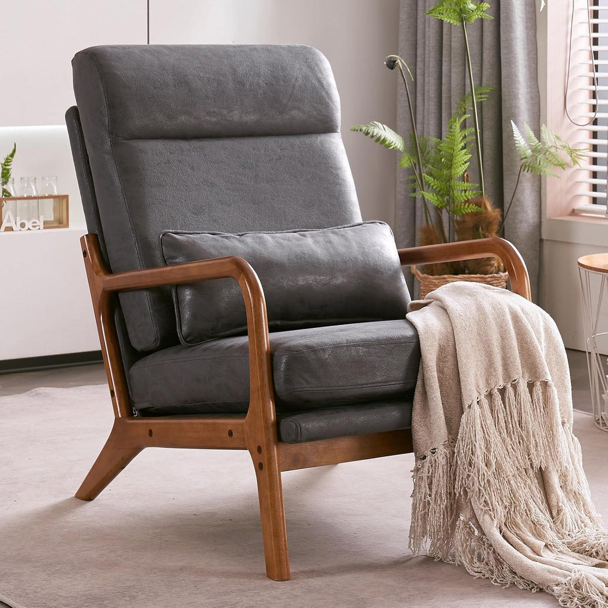 Dunkelgrauer Lounge-Sessel mit Massivholzrahmen & Mid-Century Stil