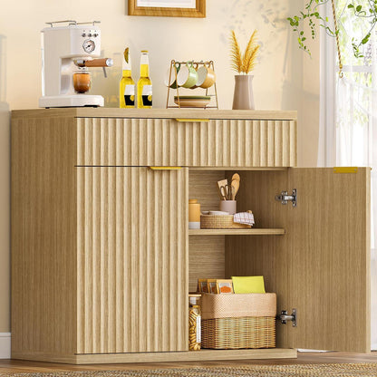 Sideboard mit geriffelten Türen & goldenen Griffen, Eiche